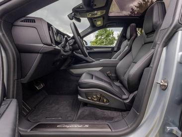 Porsche Cayenne E4 S Electric — photo 18