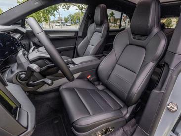 Porsche Cayenne E4 S Electric — photo 19