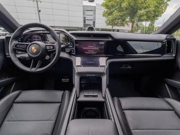 Porsche Cayenne E4 S Electric — photo 20
