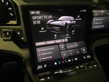 Porsche Cayenne E4 Coupé Electric — photo 20