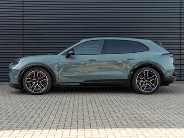 Porsche Cayenne E4 Electric — photo 2