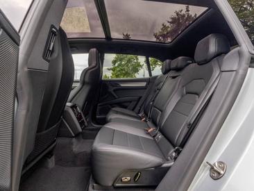 Porsche Cayenne E4 S Electric — photo 23