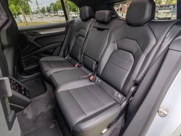Porsche Cayenne E4 S Electric — photo 24