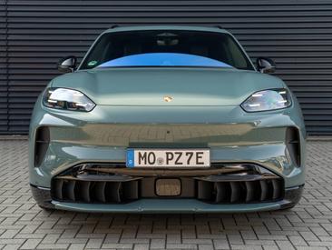 Porsche Cayenne E4 Electric — photo 4