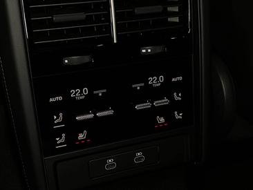 Porsche Cayenne E4 Coupé Electric — photo 25