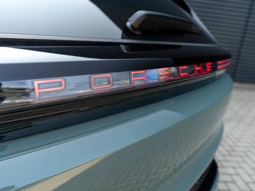 Porsche Cayenne E4 Electric — photo 6