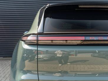 Porsche Cayenne E4 Electric — photo 7