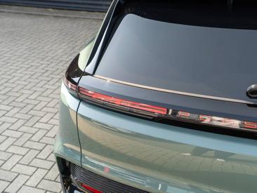 Porsche Cayenne E4 Electric — photo 8