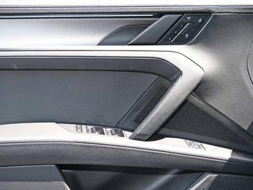 Porsche Cayenne E4 S Electric — photo 26