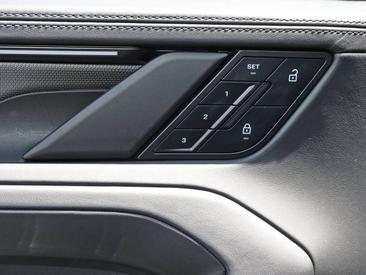 Porsche Cayenne E4 S Electric — photo 27