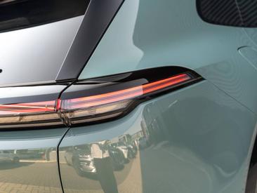 Porsche Cayenne E4 Electric — photo 10