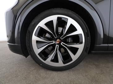 Porsche Cayenne E4 Electric — photo 9