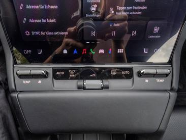 Porsche Cayenne E4 S Electric — photo 30