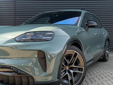 Porsche Cayenne E4 Electric — photo 13