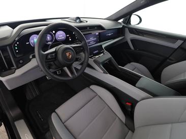 Porsche Cayenne E4 Electric — photo 11