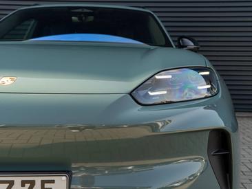 Porsche Cayenne E4 Electric — photo 14