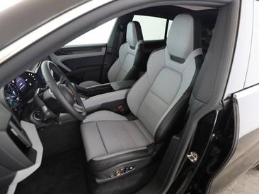 Porsche Cayenne E4 Electric — photo 12