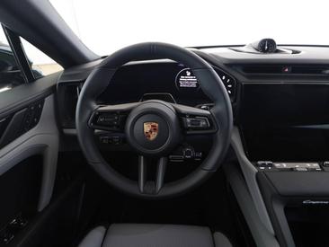 Porsche Cayenne E4 Electric — photo 13