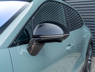 Porsche Cayenne E4 Electric — photo 16