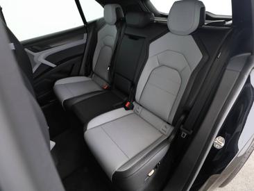 Porsche Cayenne E4 Electric — photo 15