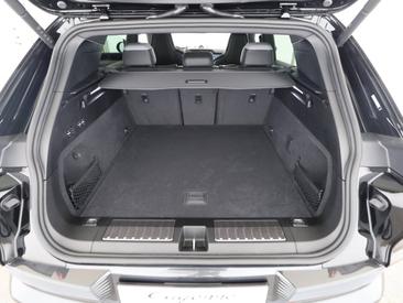 Porsche Cayenne E4 Electric — photo 16