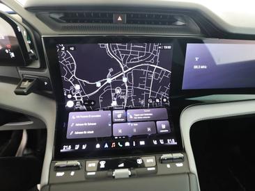 Porsche Cayenne E4 Electric — photo 18