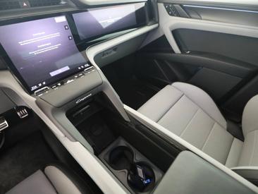 Porsche Cayenne E4 Electric — photo 19