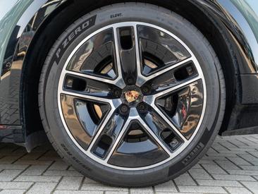 Porsche Cayenne E4 Electric — photo 21