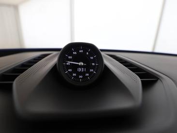 Porsche Cayenne E4 Electric — photo 20