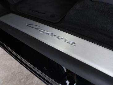 Porsche Cayenne E4 Electric — photo 21