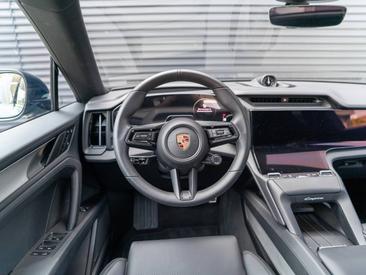 Porsche Cayenne E4 Electric — photo 24