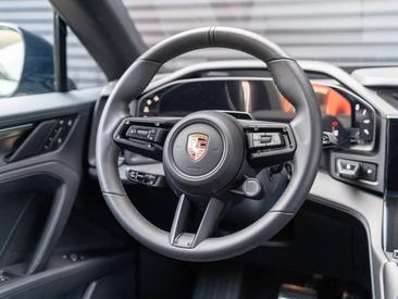 Porsche Cayenne E4 Electric — photo 25