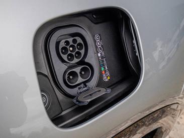 Porsche Cayenne E4 S Electric — photo 41