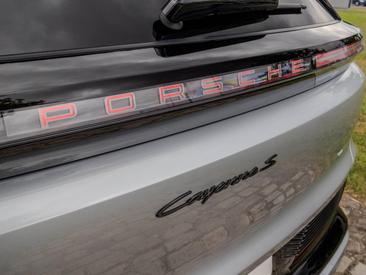 Porsche Cayenne E4 S Electric — photo 42