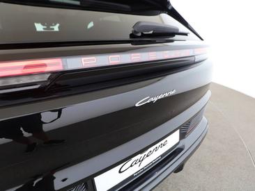Porsche Cayenne E4 Electric — photo 24