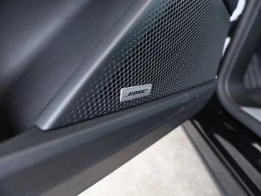 Porsche Cayenne E4 Electric — photo 25