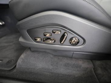 Porsche Cayenne E4 Electric — photo 26