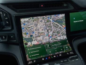 Porsche Cayenne E4 Electric — photo 29