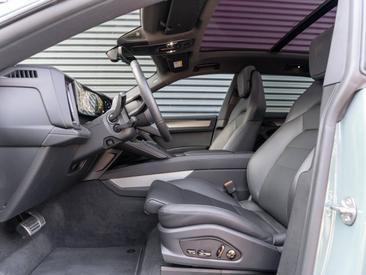 Porsche Cayenne E4 Electric — photo 31
