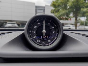 Porsche Cayenne E4 S Electric — photo 45