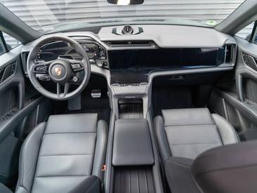 Porsche Cayenne E4 Electric — photo 32