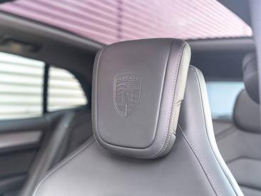 Porsche Cayenne E4 Electric — photo 33