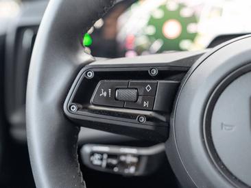Porsche Cayenne E4 Electric — photo 34