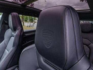 Porsche Cayenne E4 S Electric — photo 48