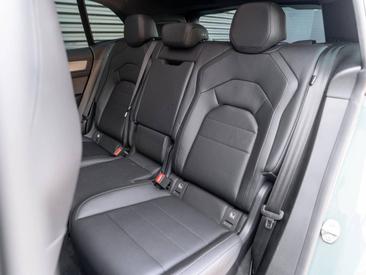 Porsche Cayenne E4 Electric — photo 40