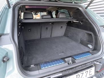 Porsche Cayenne E4 Electric — photo 41
