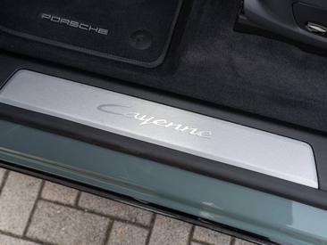 Porsche Cayenne E4 Electric — photo 42