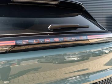 Porsche Cayenne E4 Electric — photo 43