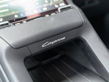 Porsche Cayenne E4 Electric — photo 45