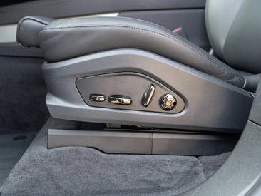 Porsche Cayenne E4 Electric — photo 47